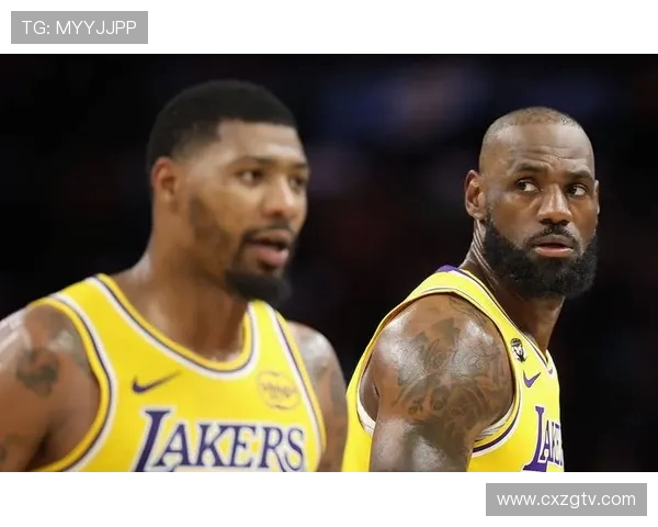 湖人危机加剧卢卡关键时刻失误三大主力联手仍难破进攻困境